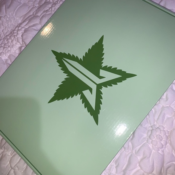Jeffree Star 420 green leaf mirror - Picture 6 of 7